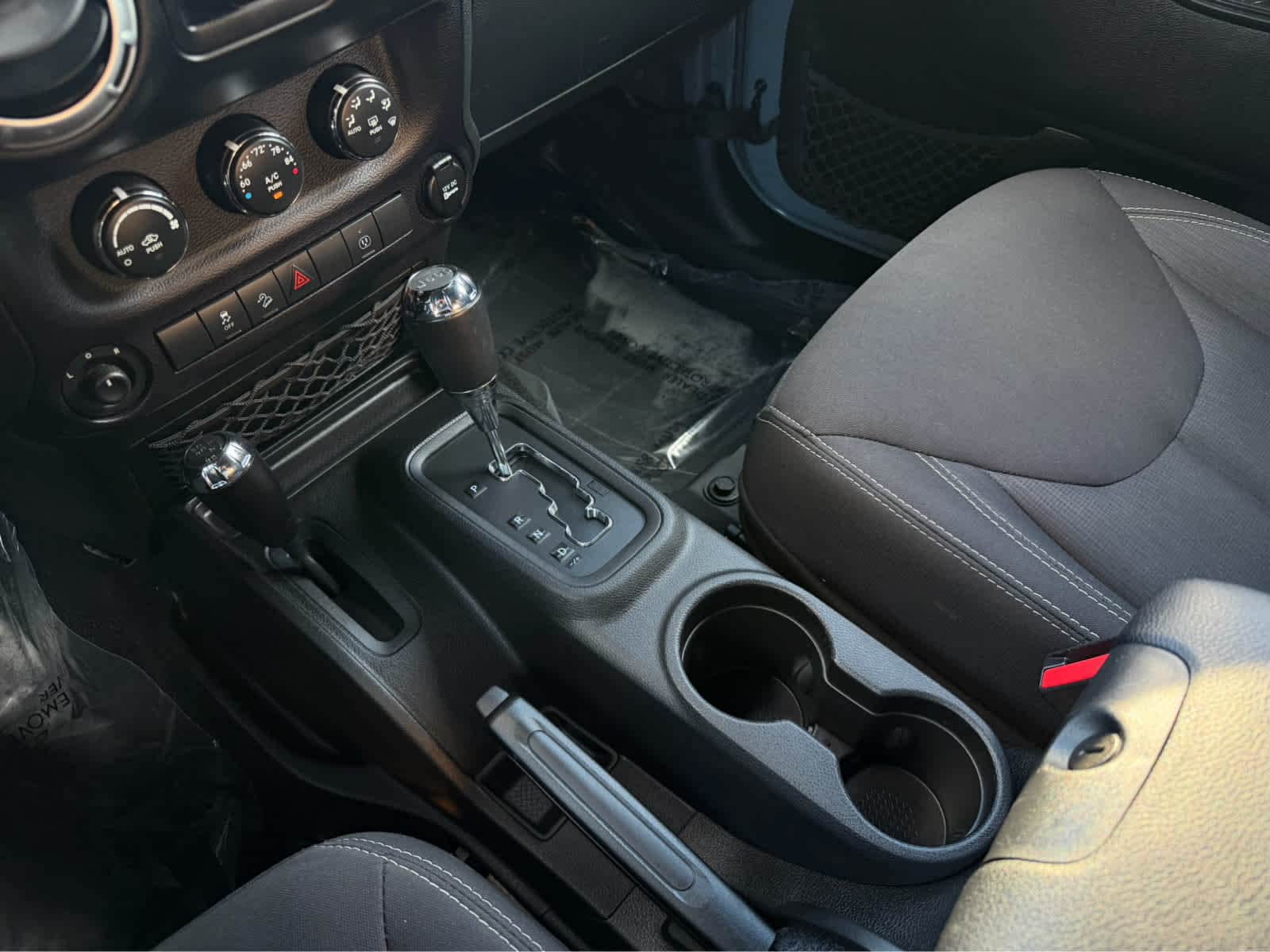 2014 Jeep Wrangler Unlimited Sahara - Photo 28