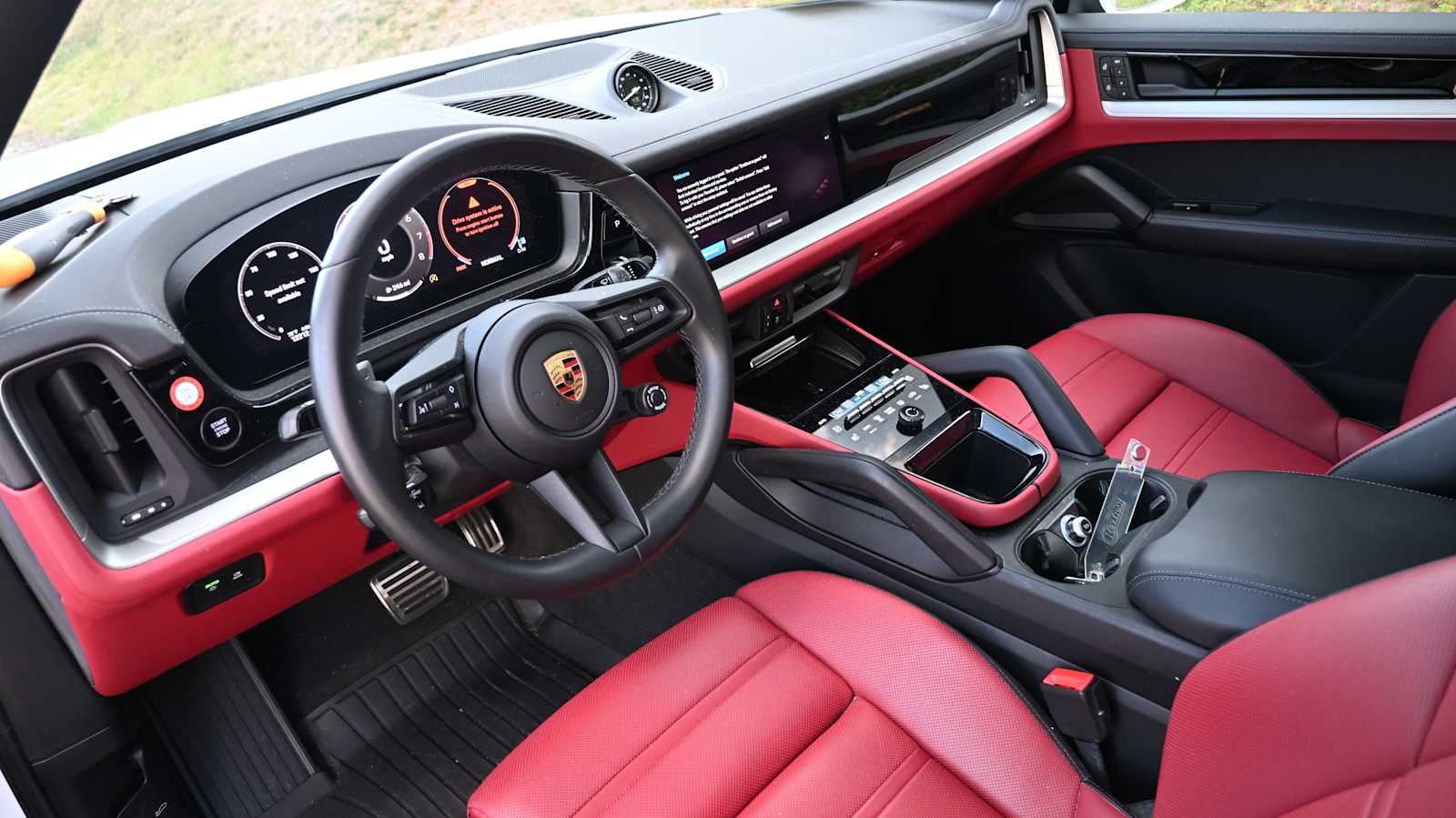 2024 Porsche Cayenne Coupe S photo 3