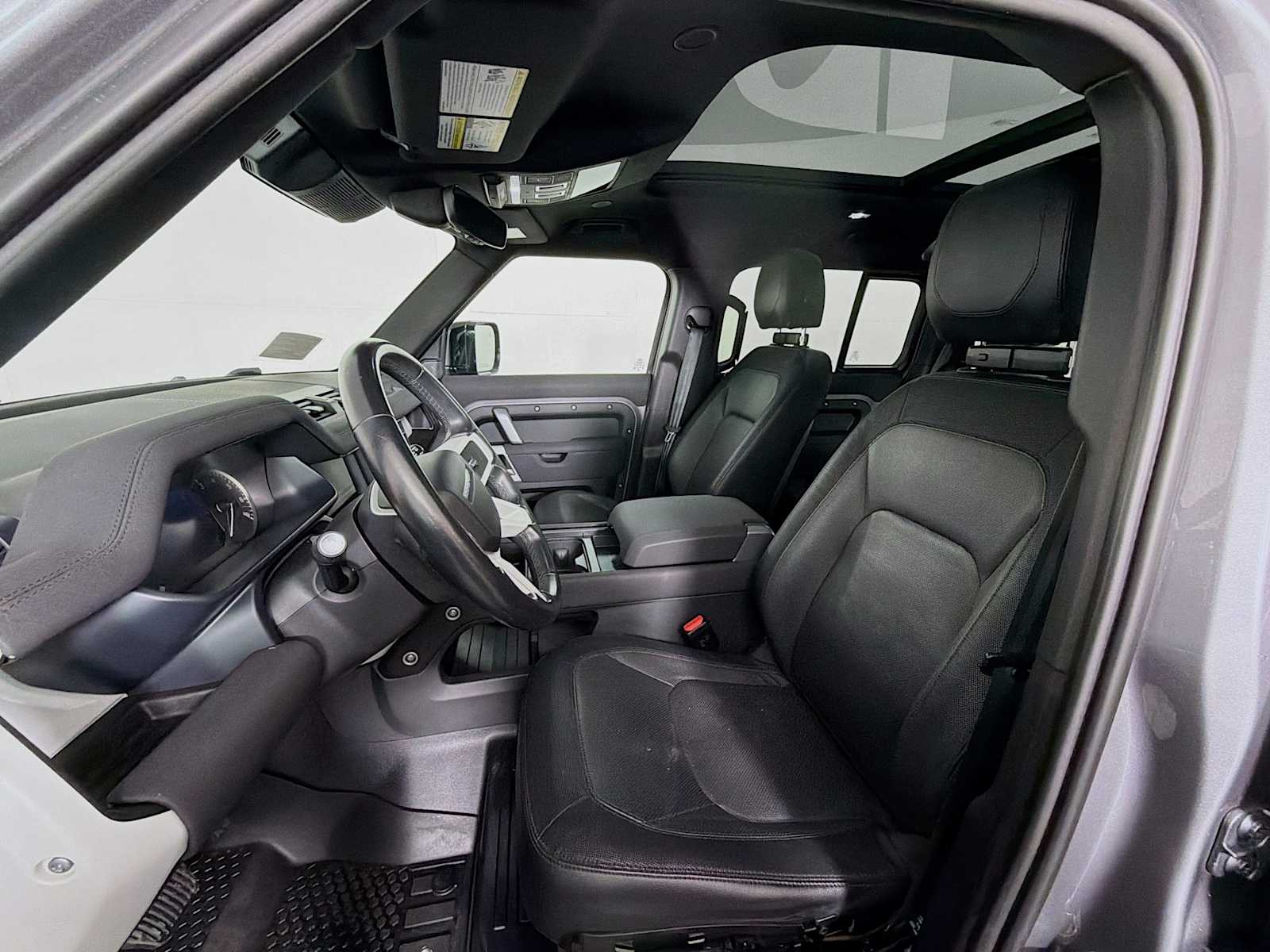 2023 Land Rover Defender X-Dynamic SE - Photo 5