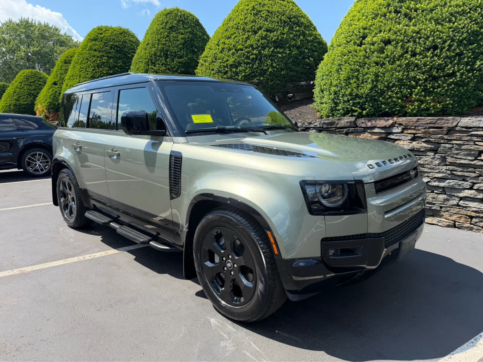 2025 Land Rover Defender X-Dynamic SE - Photo 9