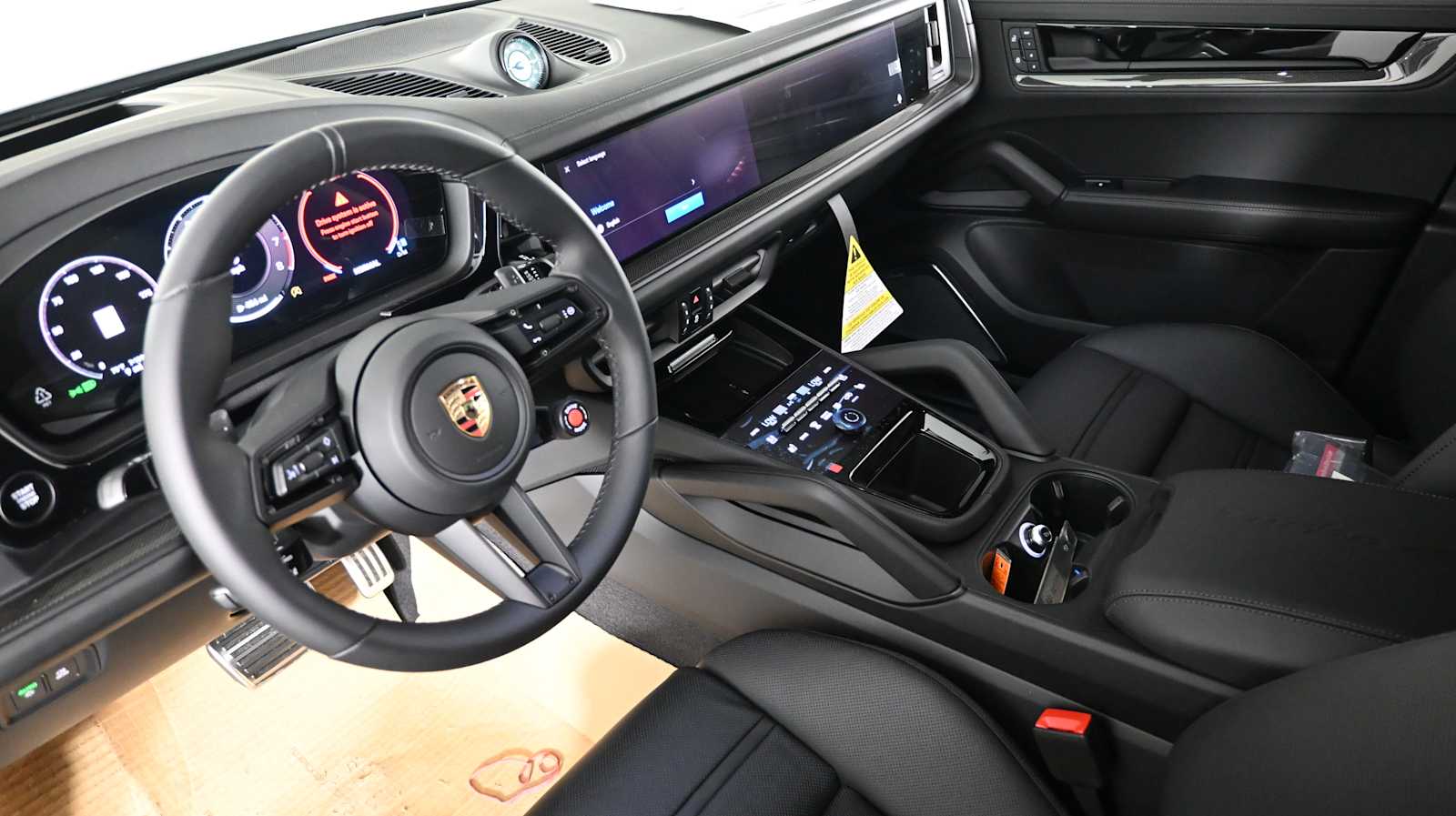 2025 Porsche Cayenne Turbo GT photo 4