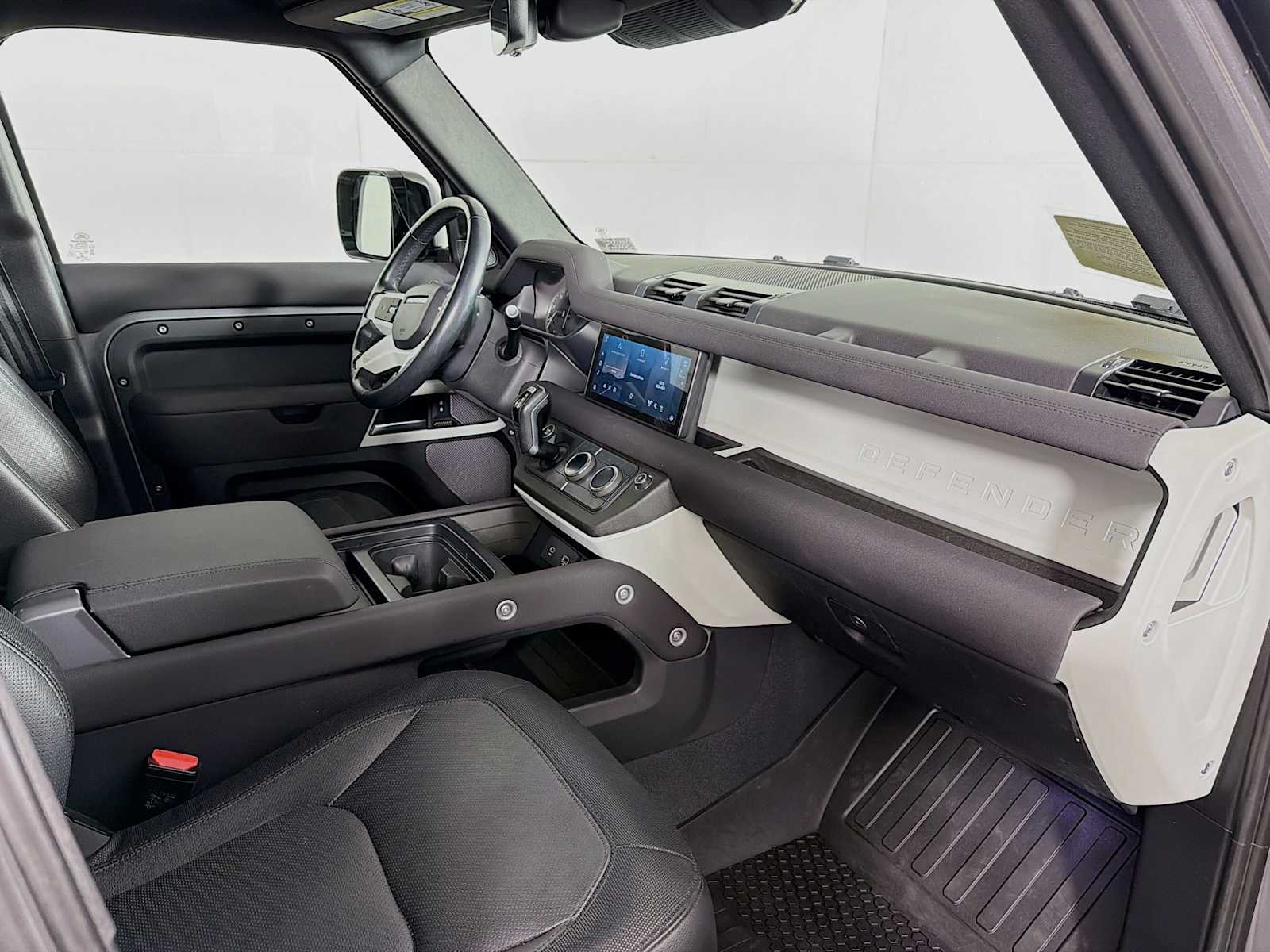 2023 Land Rover Defender X-Dynamic SE - Photo 16