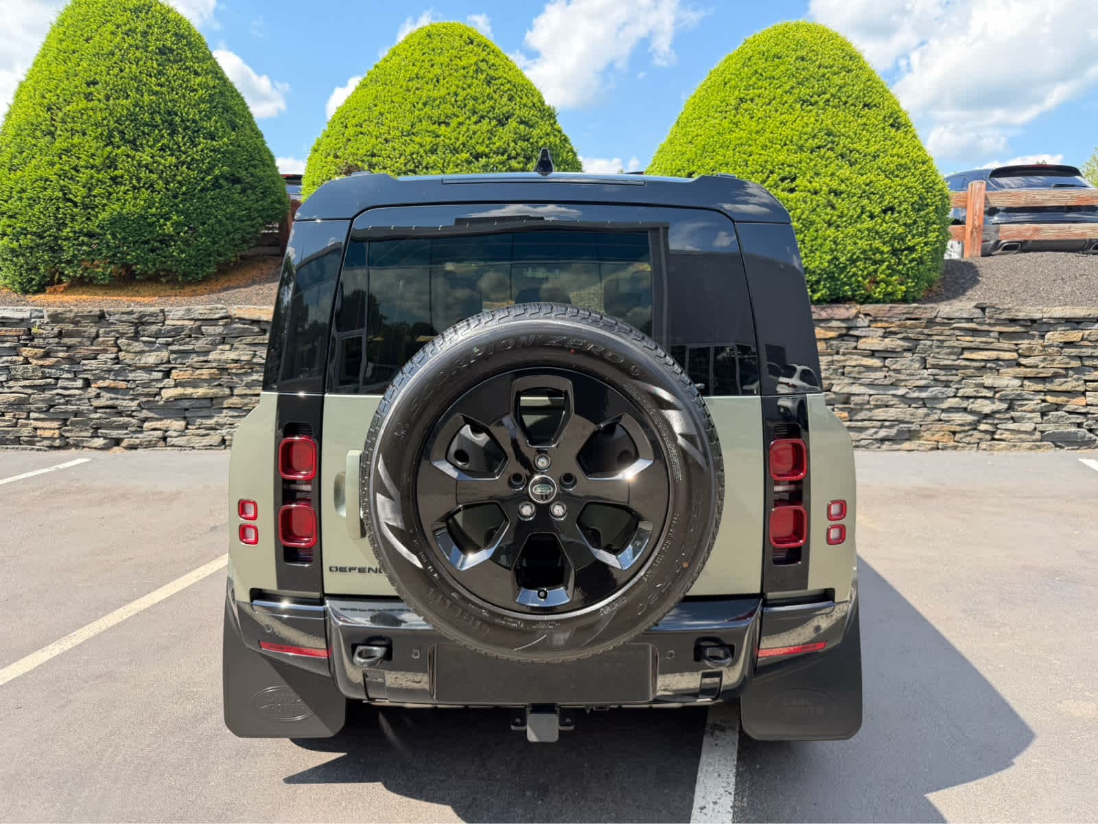 2025 Land Rover Defender X-Dynamic SE - Photo 6