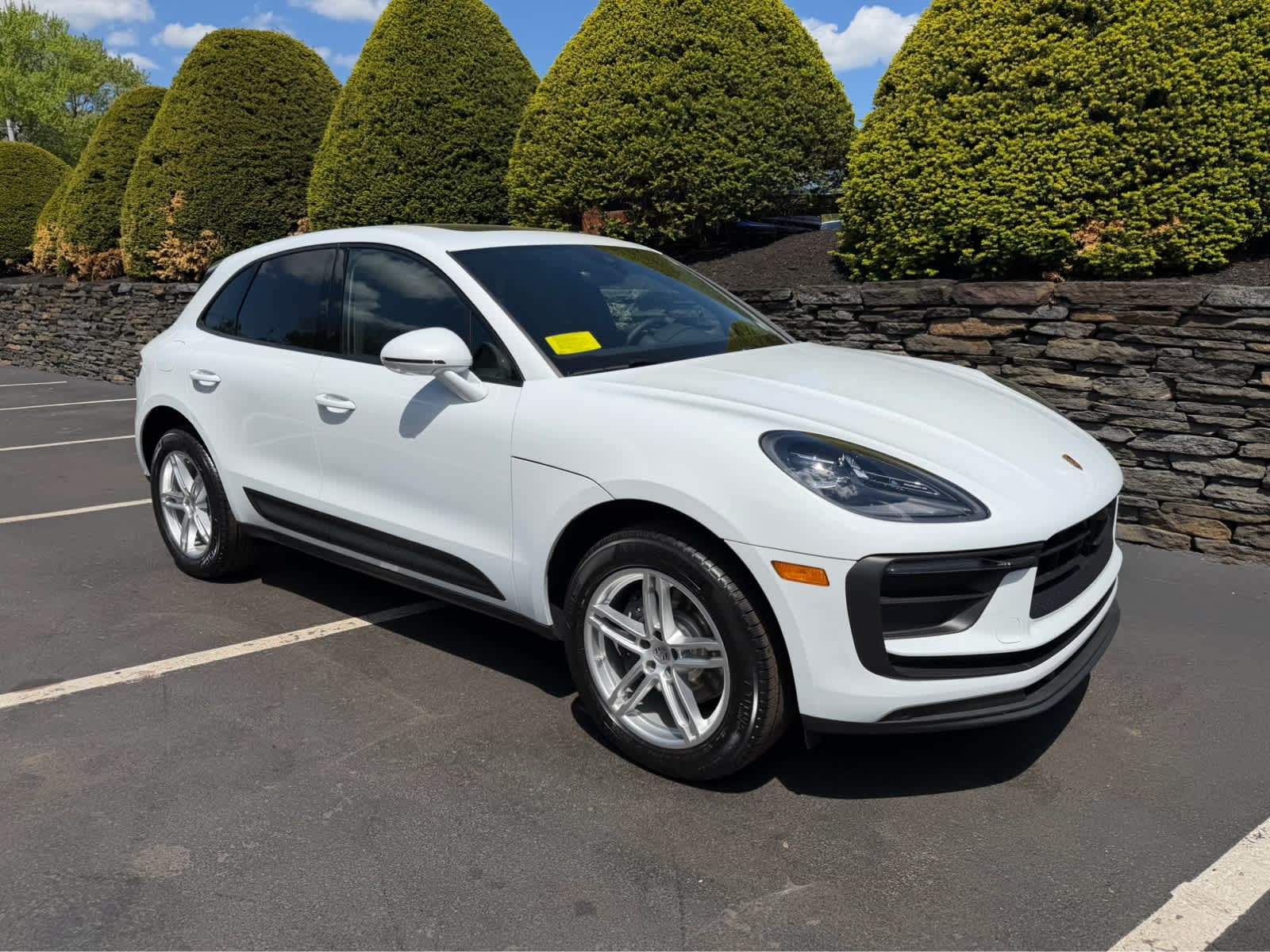 2026 Porsche Macan T - Photo 9