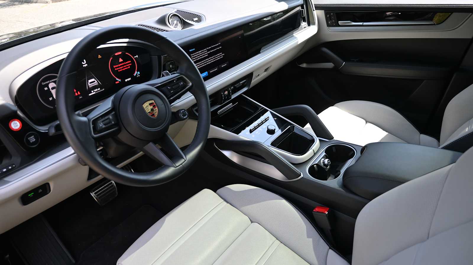 2024 Porsche Cayenne S photo 3