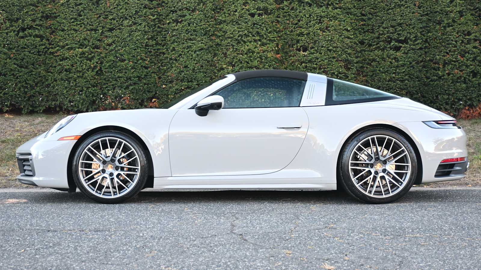 2023 Porsche 911 Targa 4S photo 2