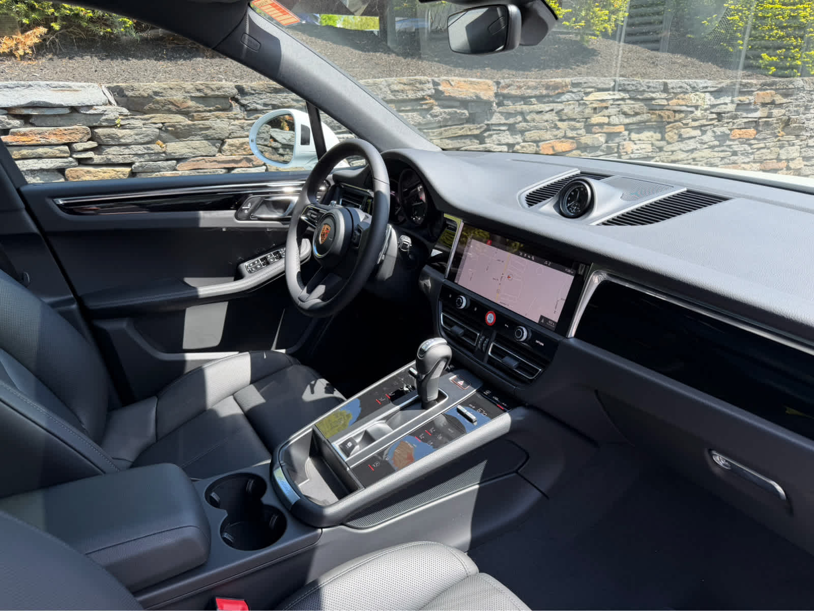 2026 Porsche Macan T - Photo 21