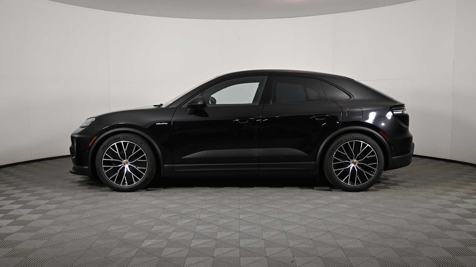 Used 2024 Porsche Macan Base with VIN WP1AA2XA4RL001851 for sale in Natick, MA