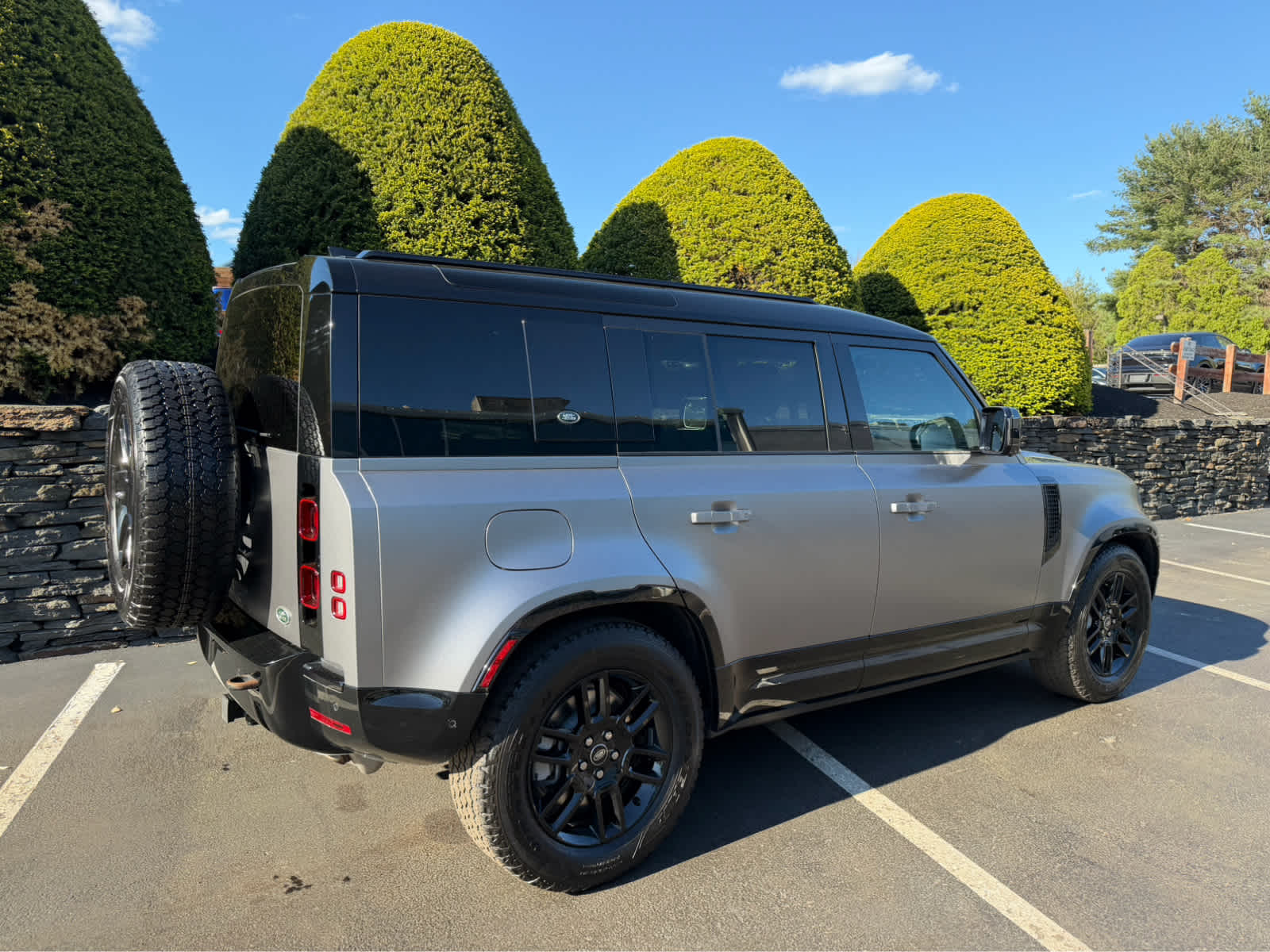 2023 Land Rover Defender X-Dynamic SE - Photo 6