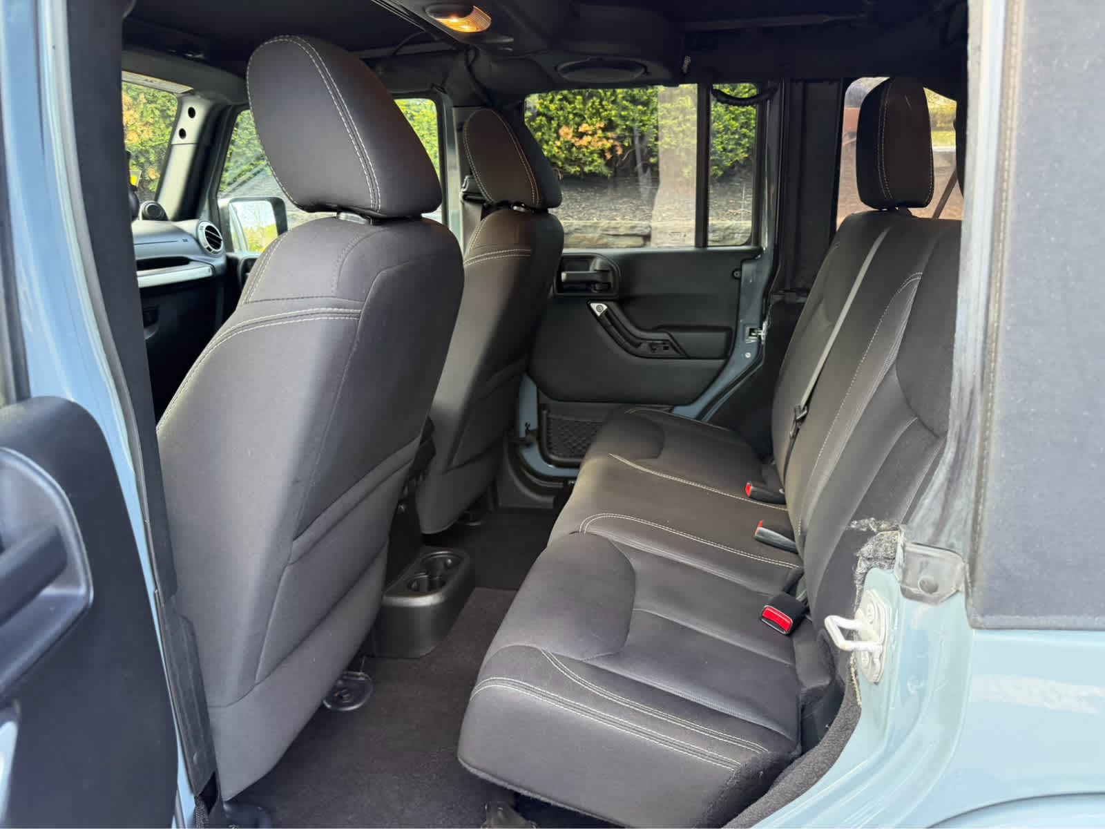 2014 Jeep Wrangler Unlimited Sahara - Photo 17