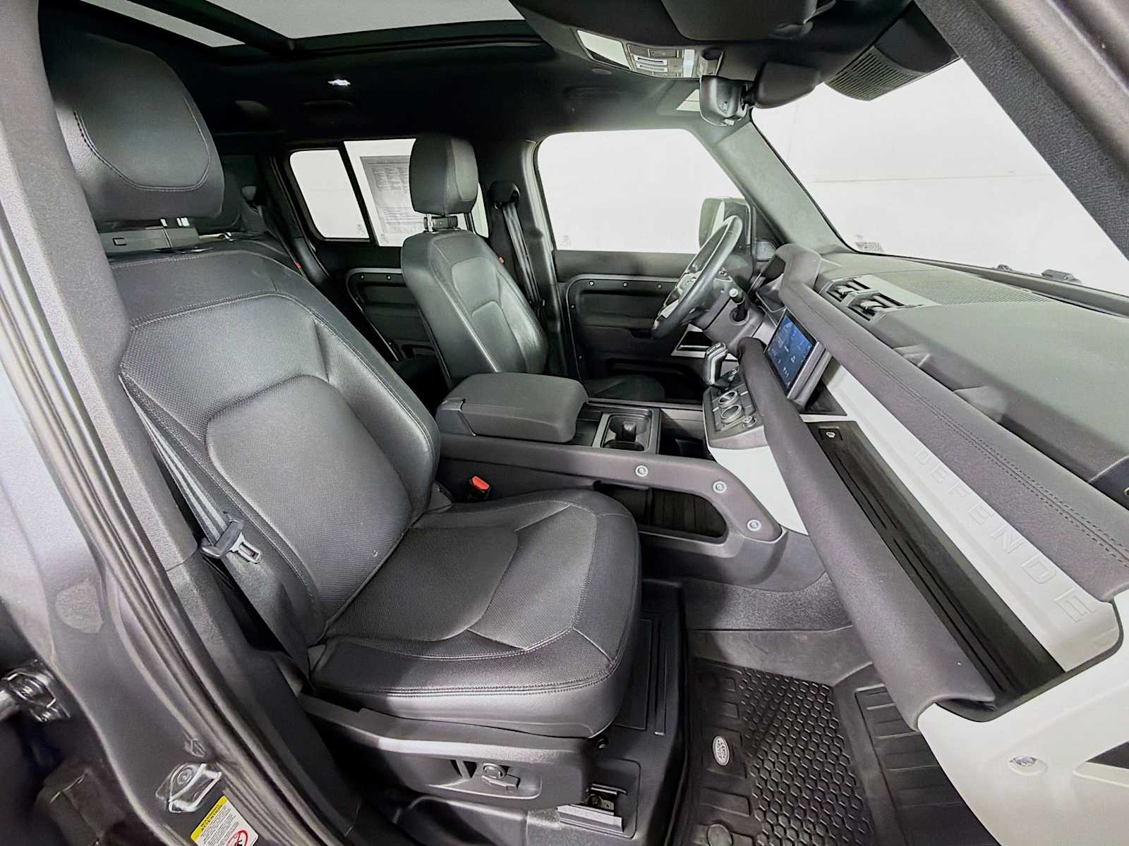 2023 Land Rover Defender X-Dynamic SE - Photo 15