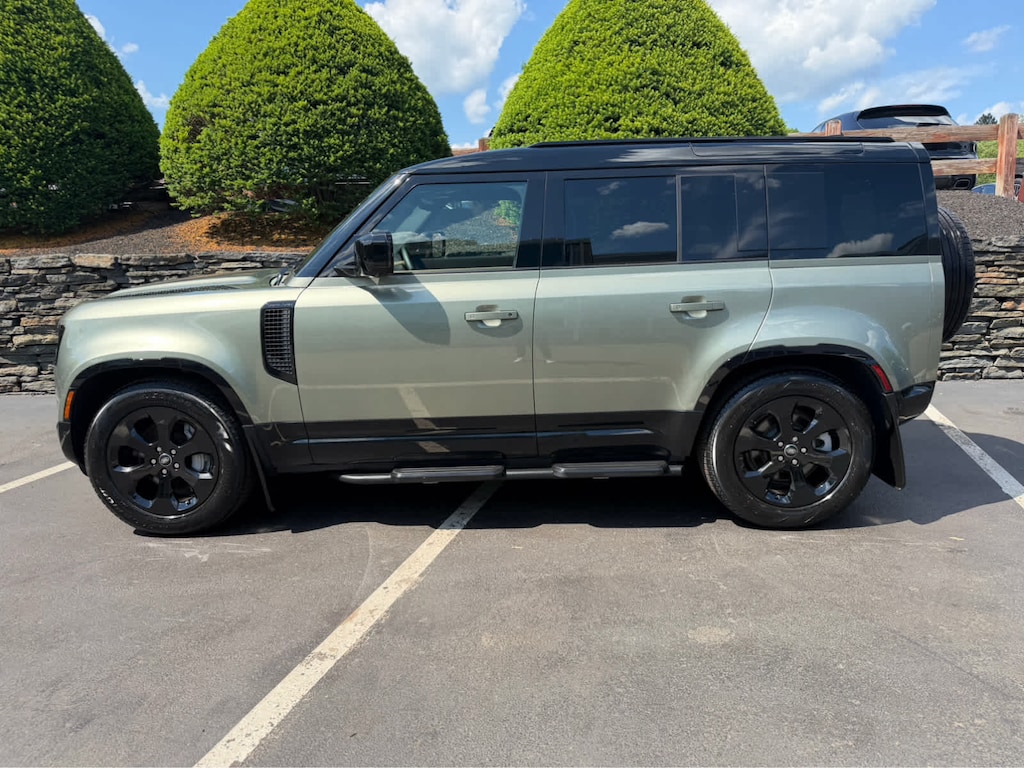 Used 2025 Land Rover Defender 110 X-Dynamic SE SUV