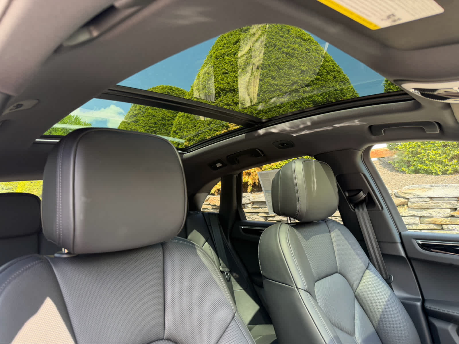 2026 Porsche Macan T - Photo 32