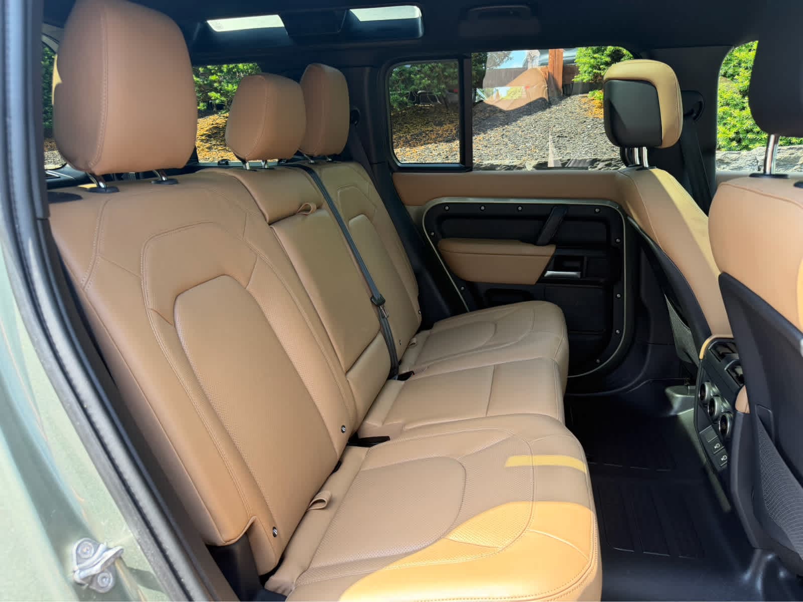 2025 Land Rover Defender X-Dynamic SE - Photo 23