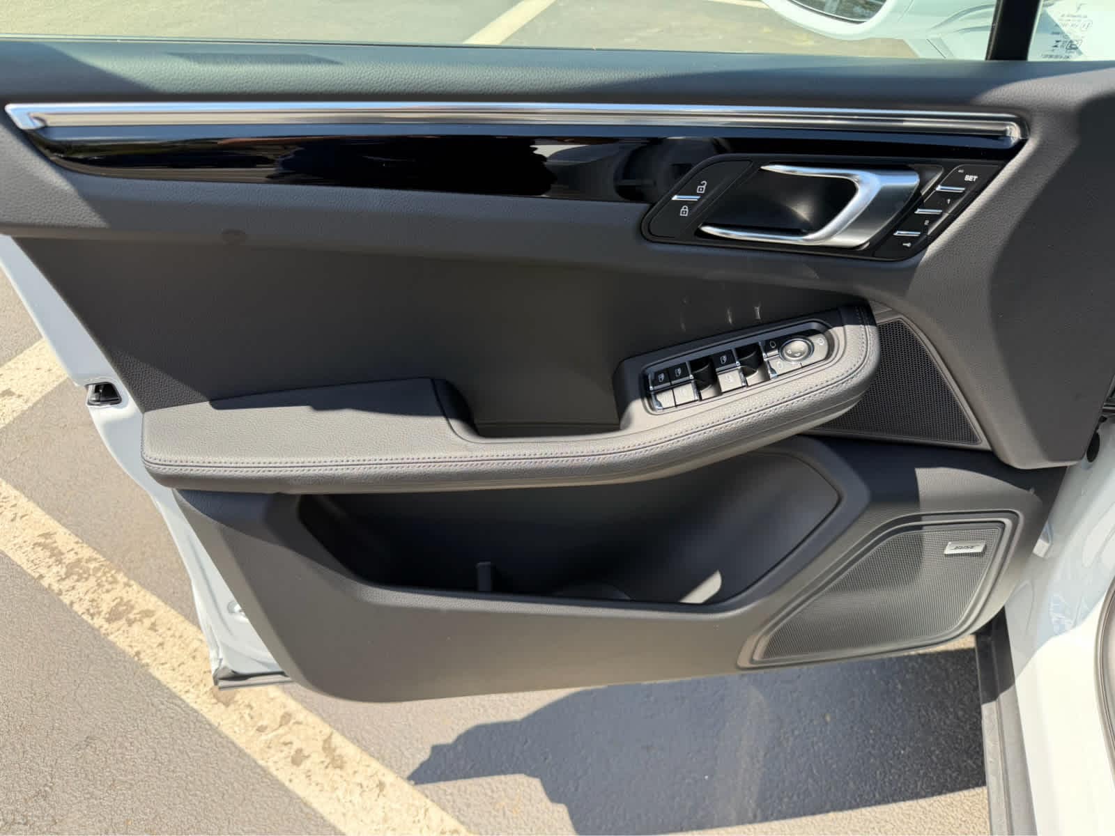 2026 Porsche Macan T - Photo 16