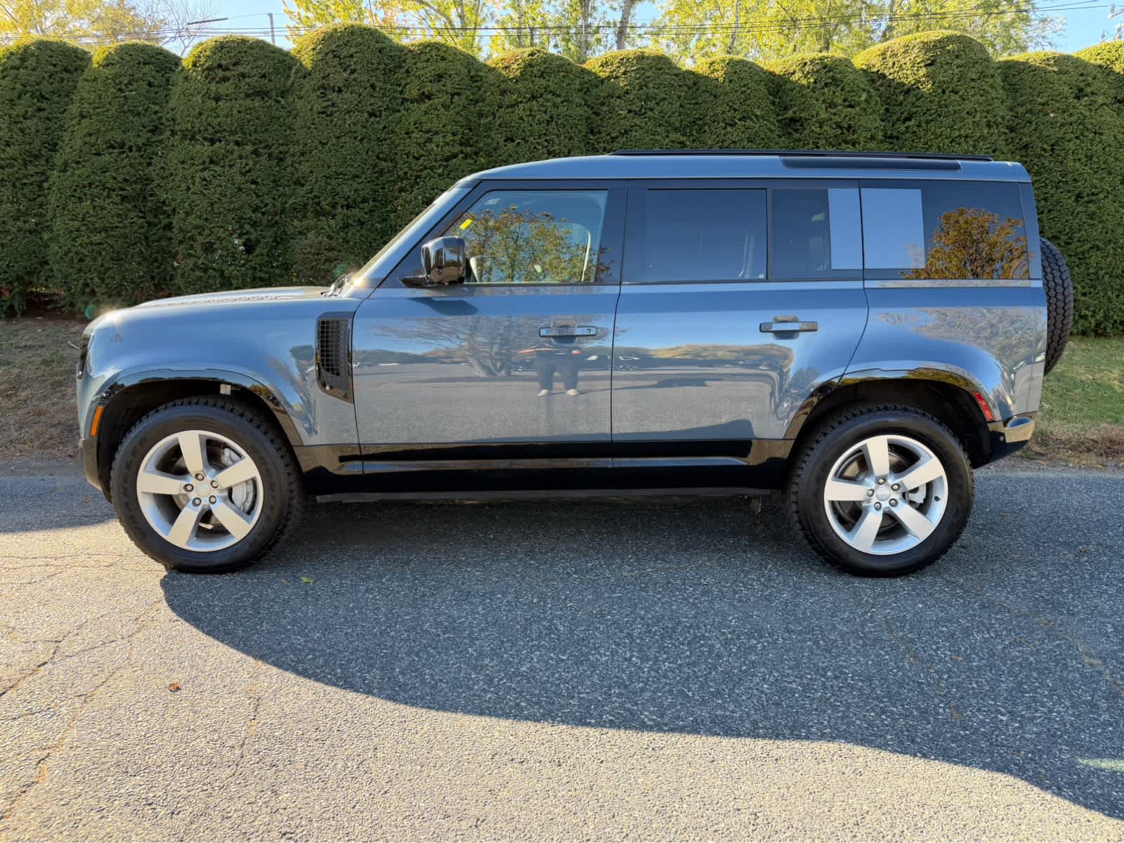 Used 2025 Land Rover Defender 110 X-Dynamic SE SUV