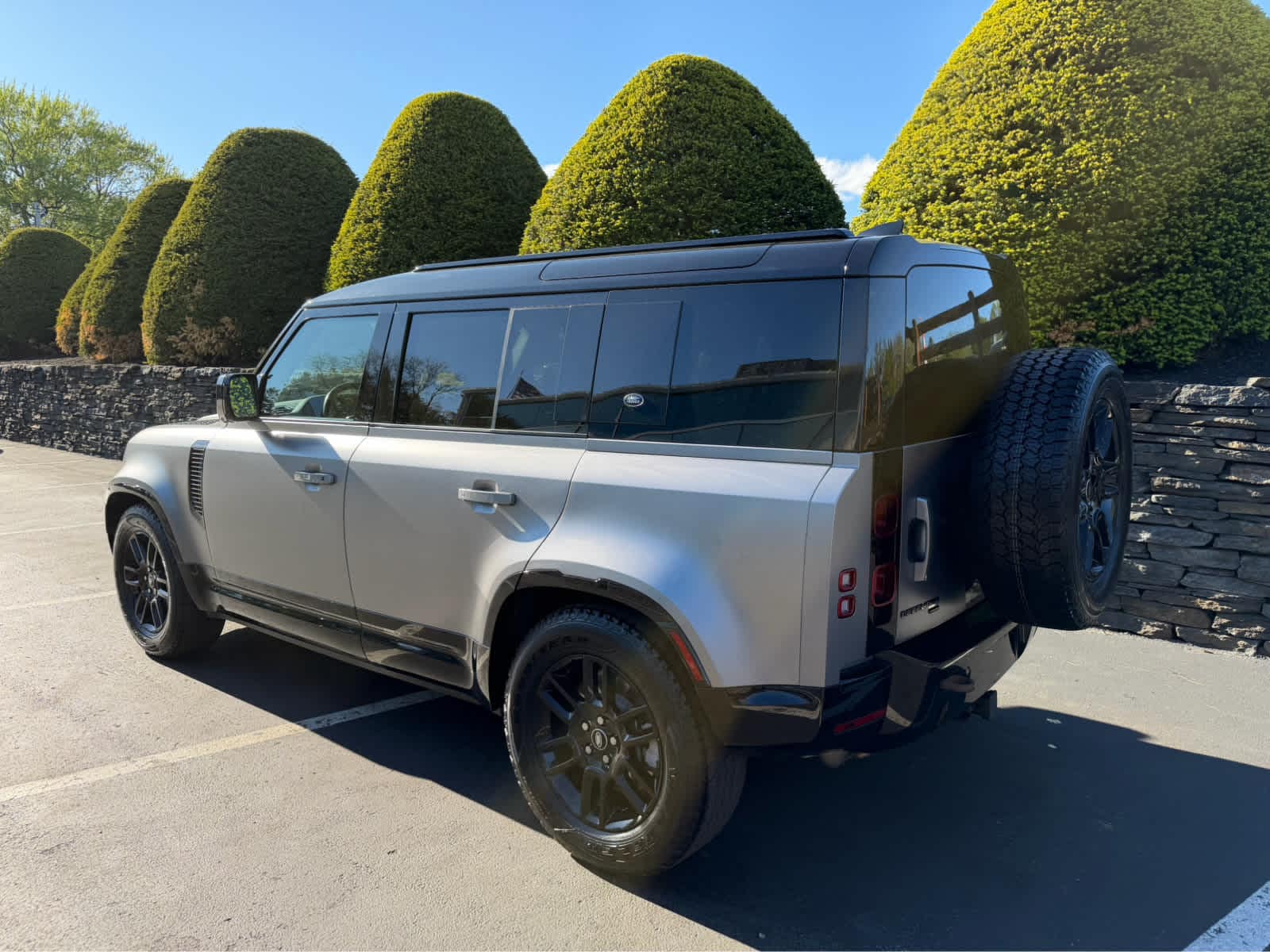 2023 Land Rover Defender X-Dynamic SE - Photo 3