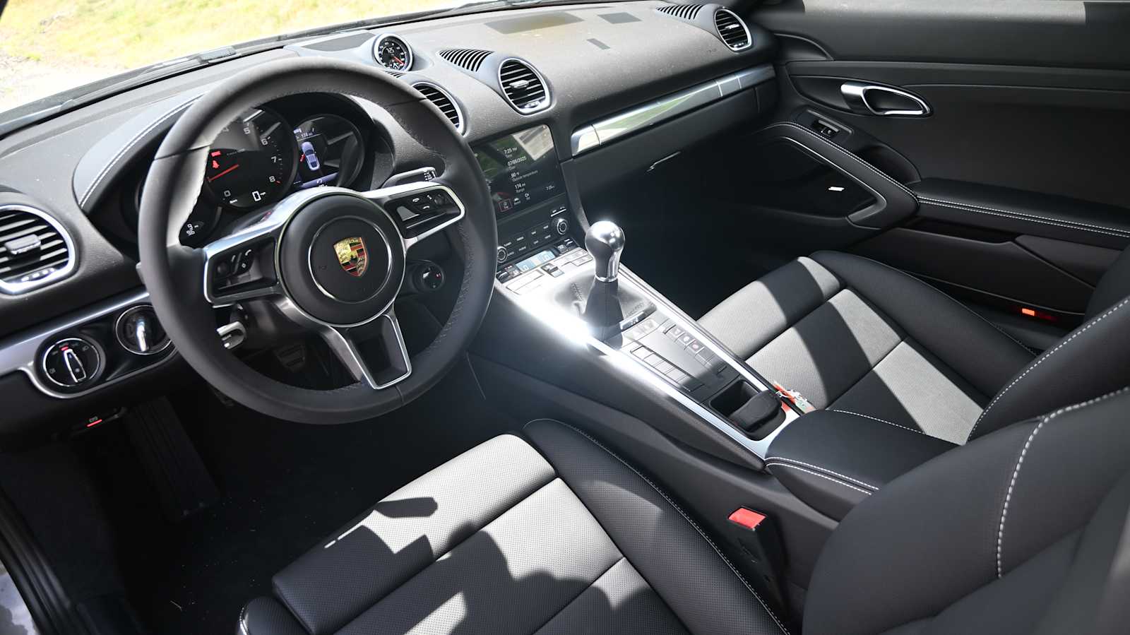 2025 Porsche Cayman photo 4