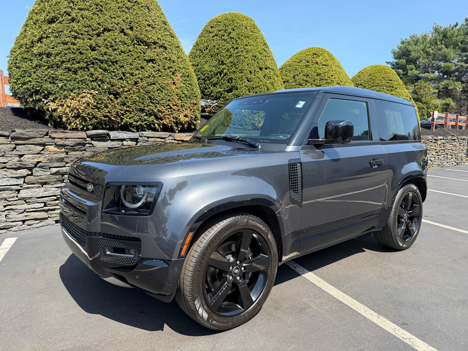 2023 Land Rover Defender V8's photo