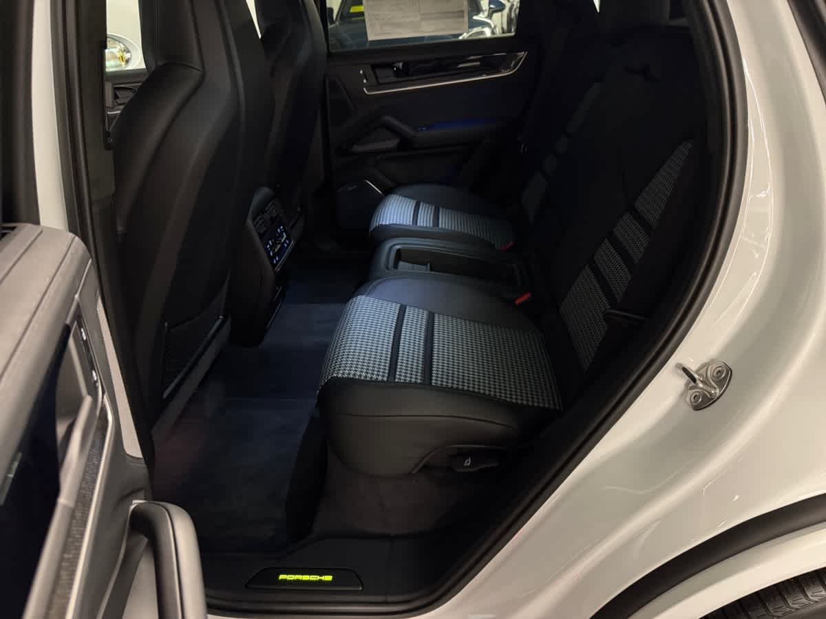new 2025 Porsche Cayenne car