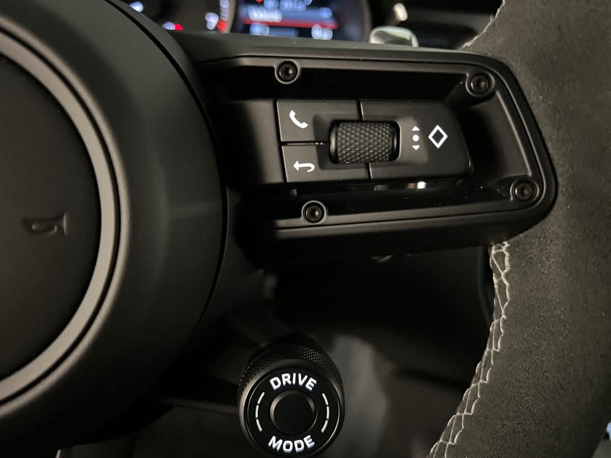 2025 Porsche Macan GTS - Photo 28