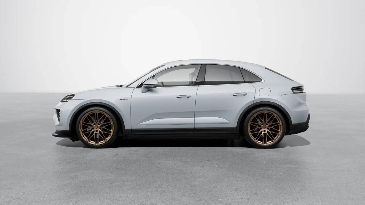 2025 Porsche Macan Electric photo 2
