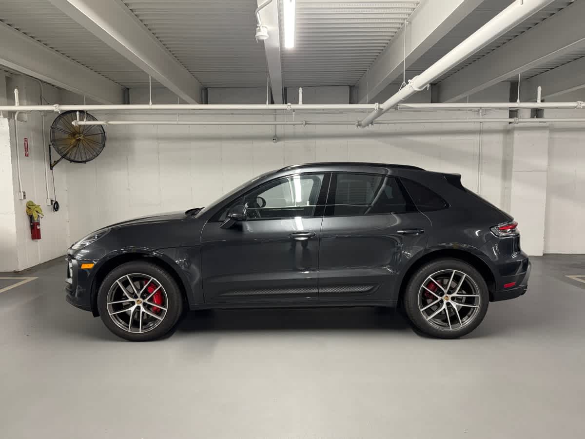2024 Porsche Macan S photo 2