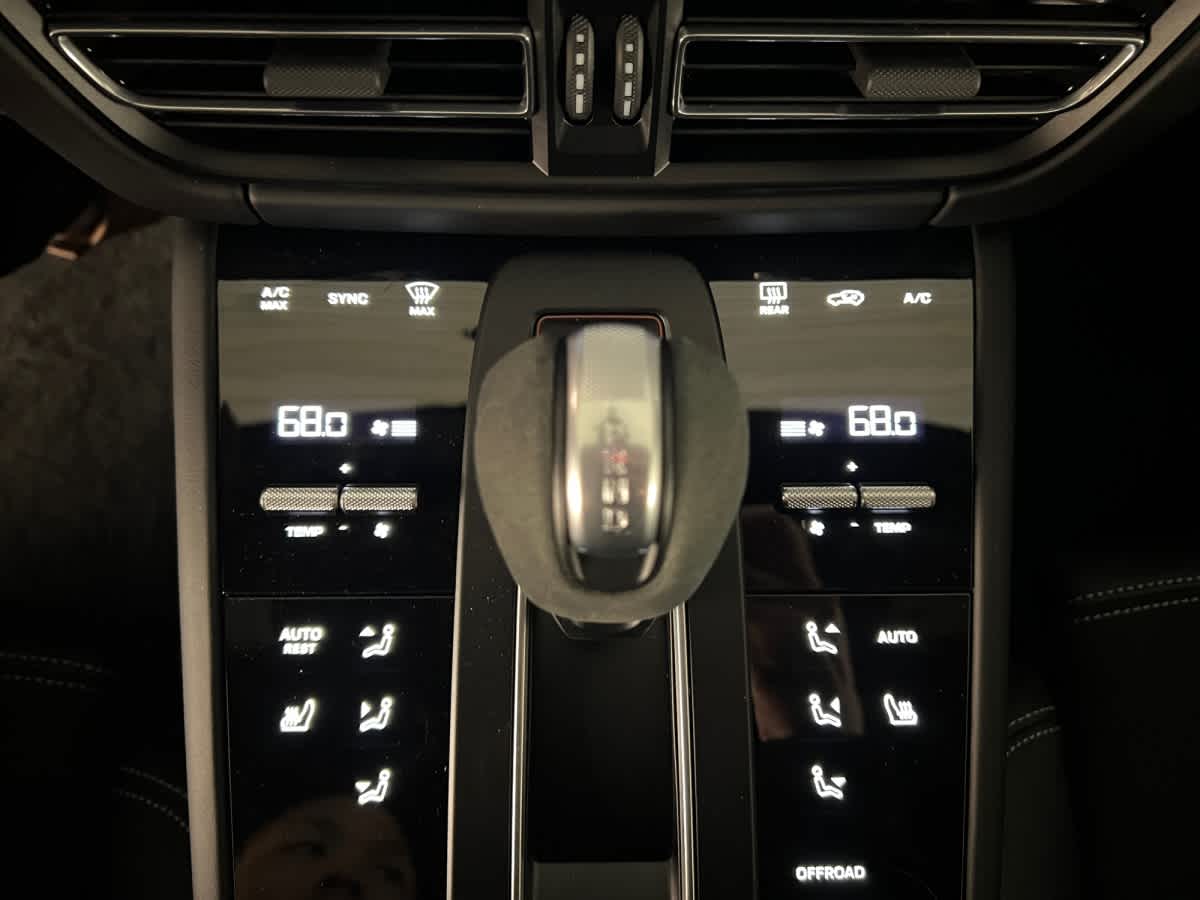 2025 Porsche Macan GTS - Photo 20