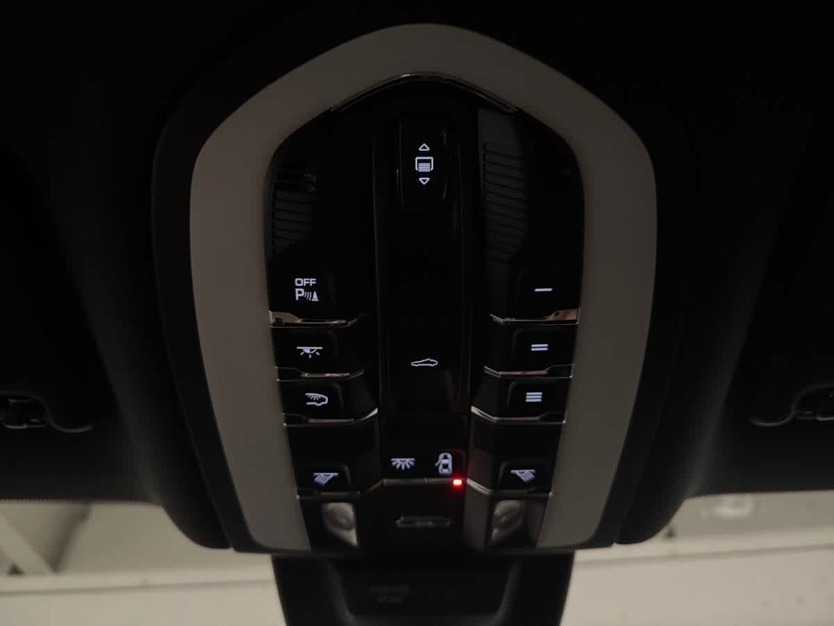 2026 Porsche Macan - Photo 29