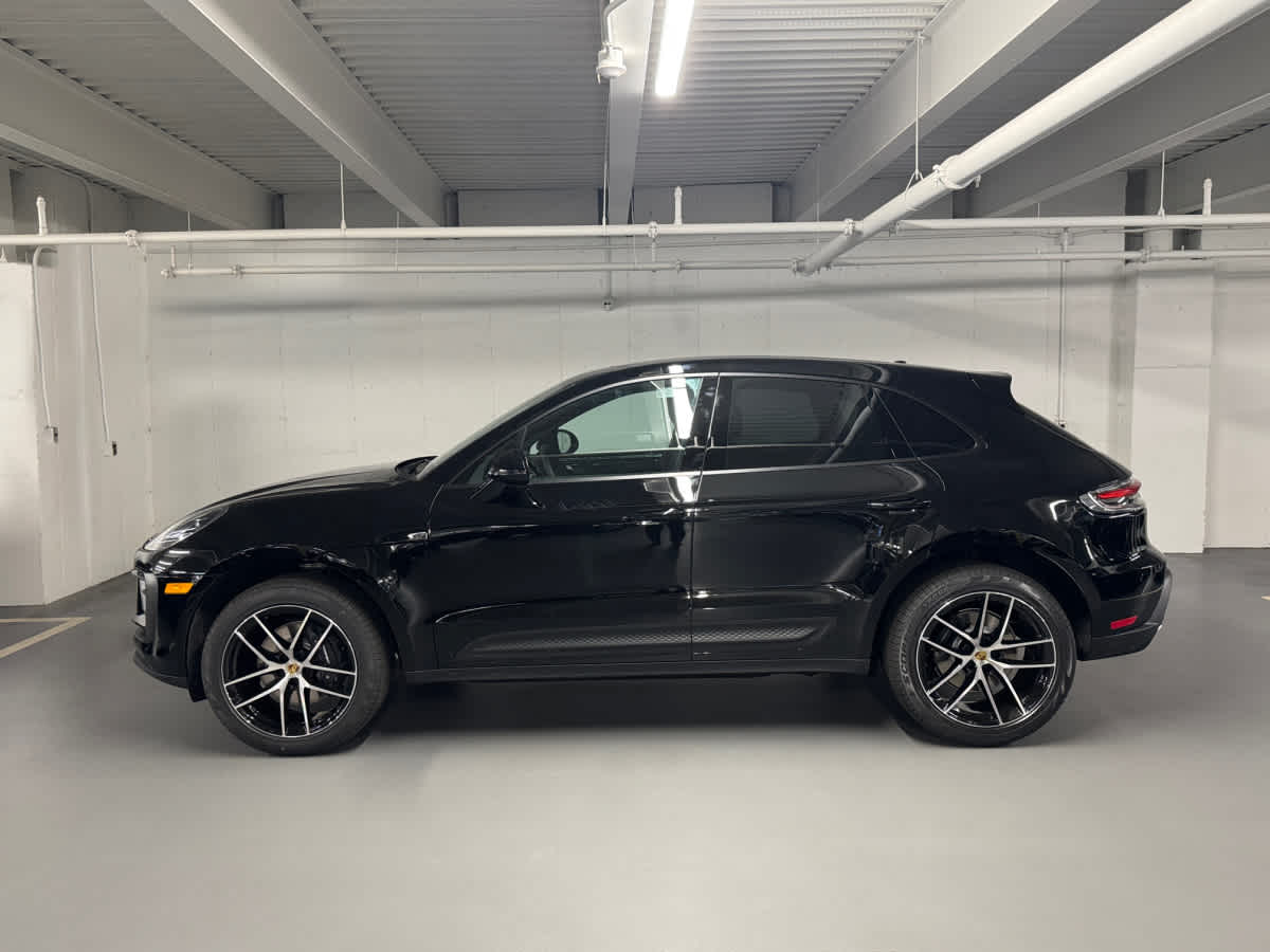 2026 Porsche Macan T photo 2