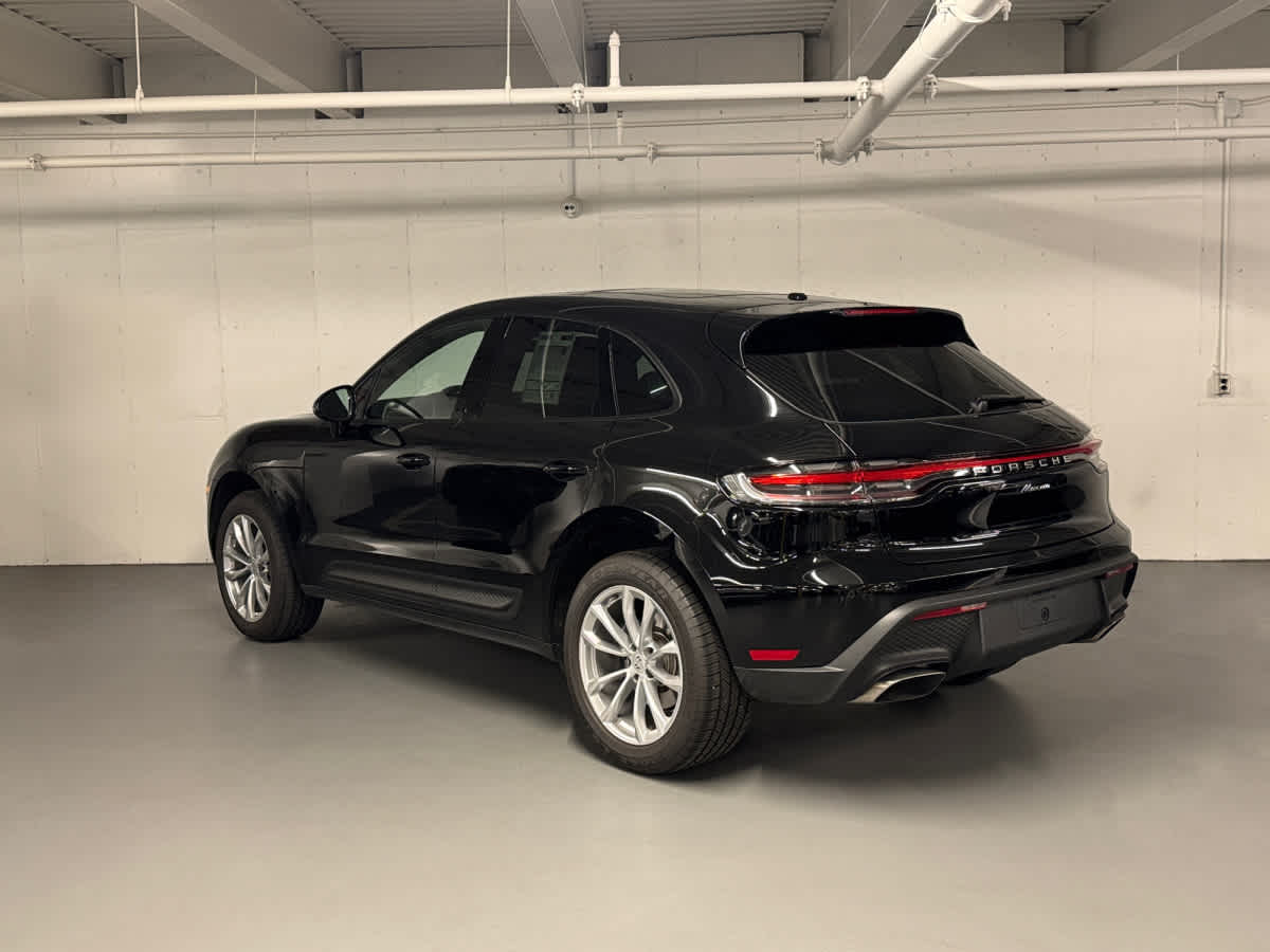 2025 Porsche Macan T photo 3
