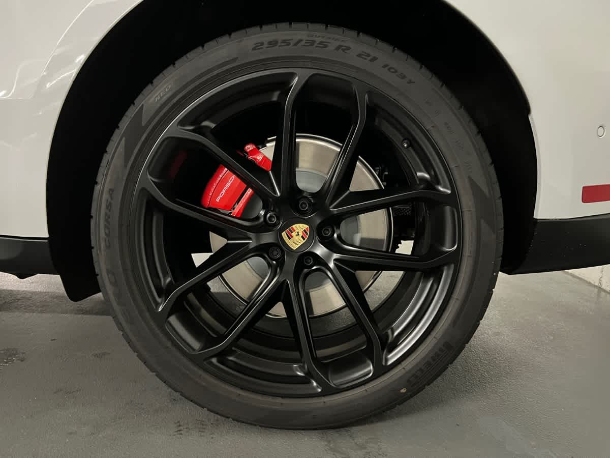 2025 Porsche Macan GTS - Photo 9