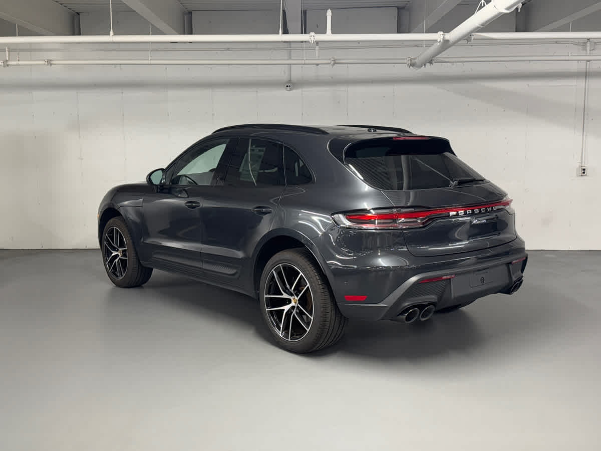 2023 Porsche Macan T photo 3