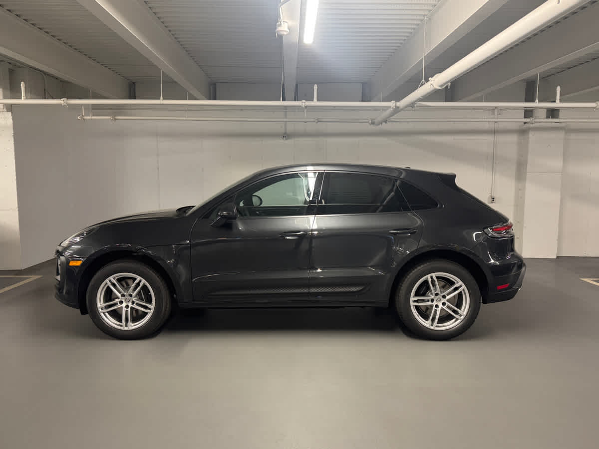 2026 Porsche Macan T photo 2