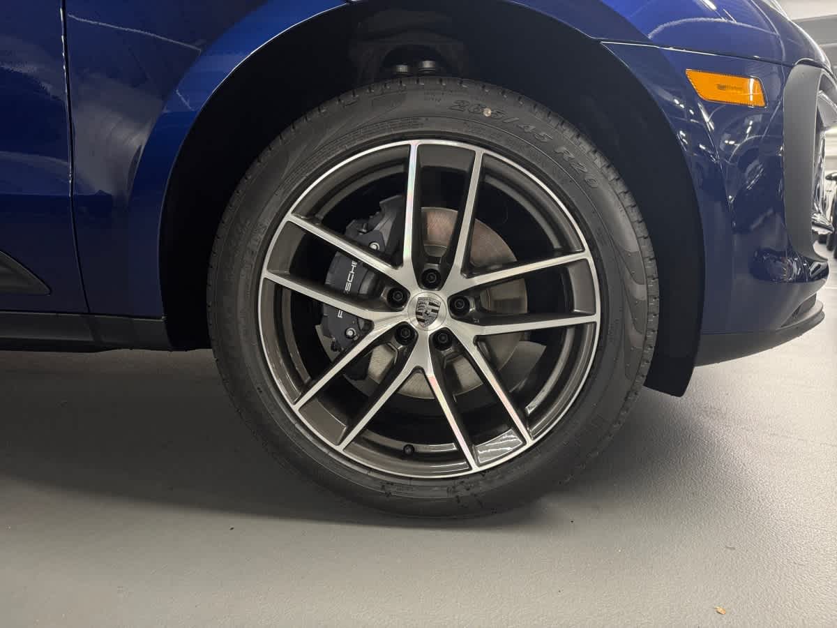 2026 Porsche Macan - Photo 8