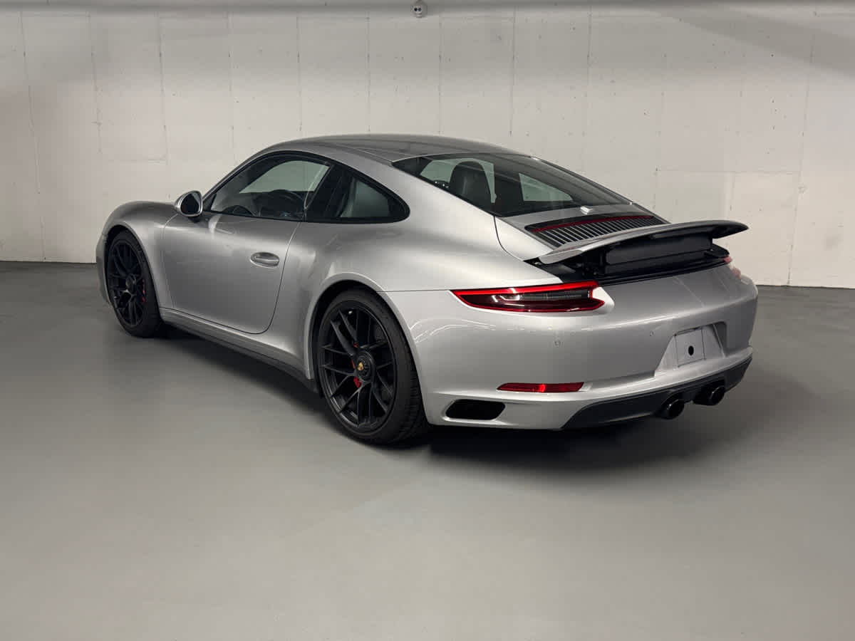 2018 Porsche 911 GTS photo 3
