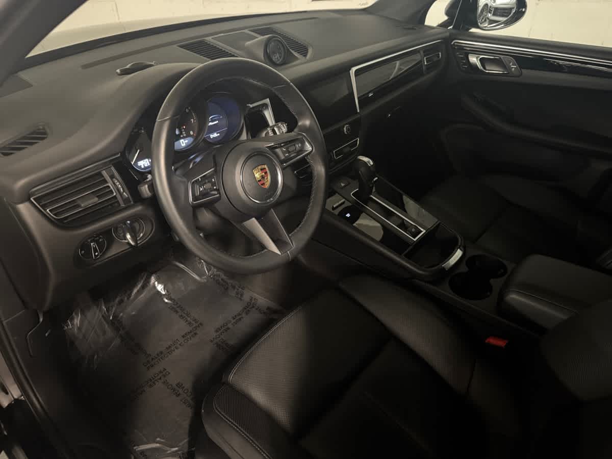 2023 Porsche Macan T photo 4