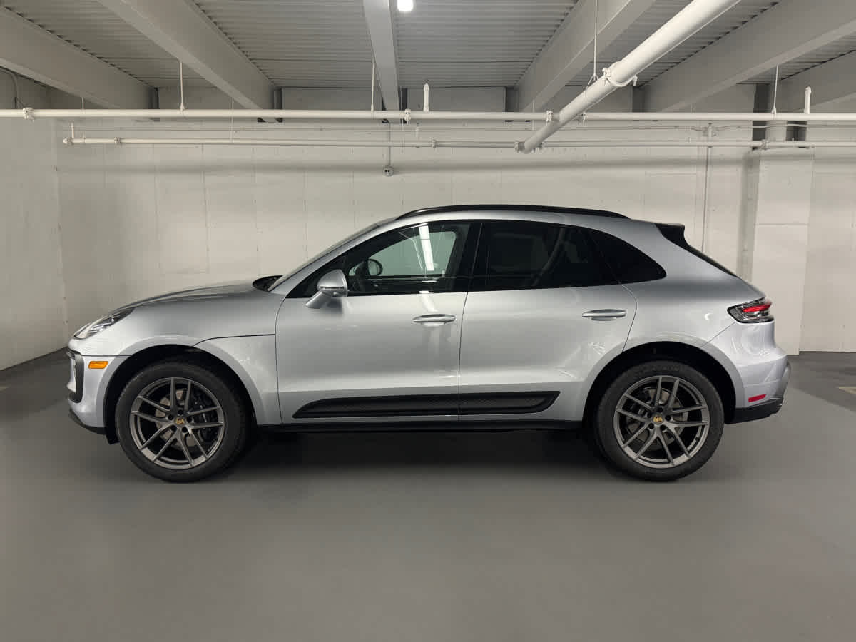 2026 Porsche Macan T photo 2