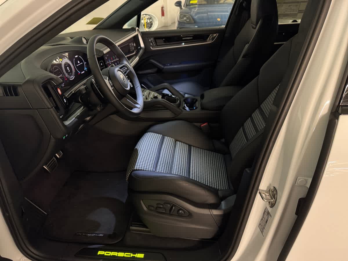new 2025 Porsche Cayenne car