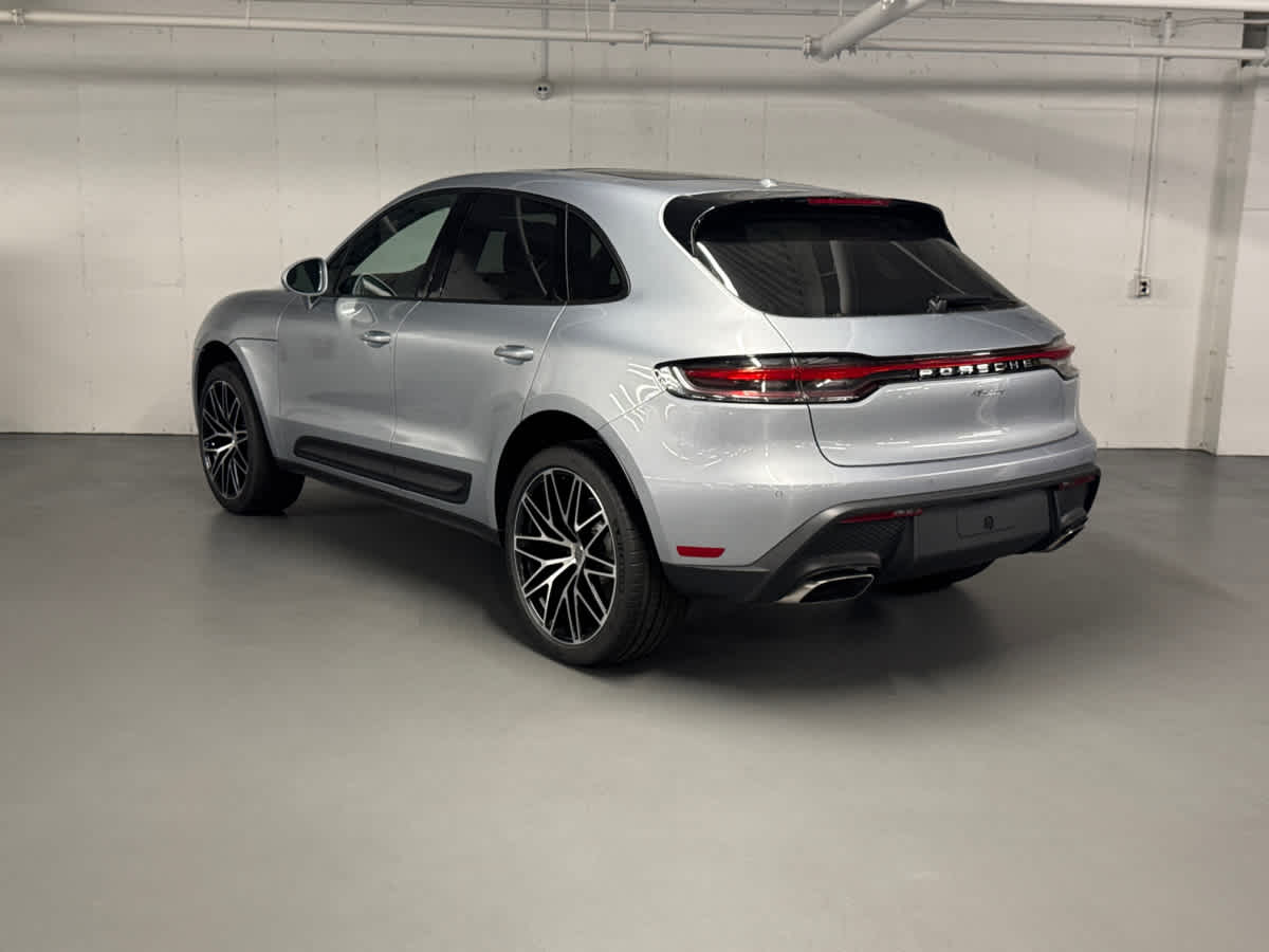 2025 Porsche Macan T photo 3