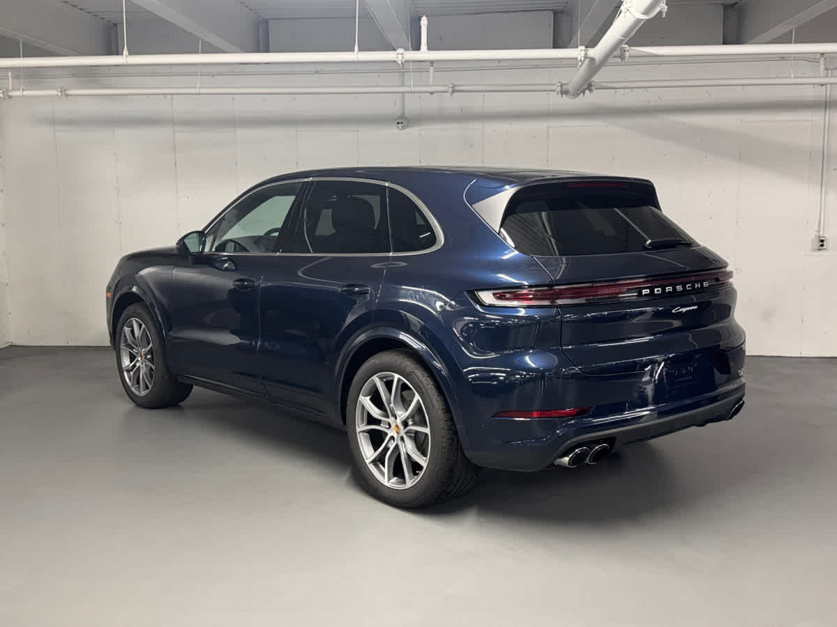 2025 Porsche Cayenne photo 3