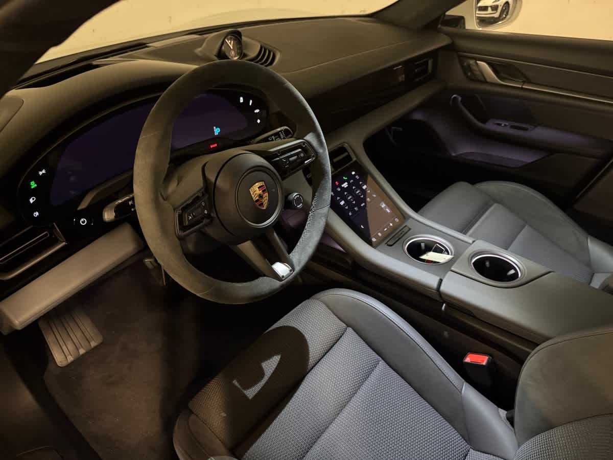 new 2024 Porsche Taycan car