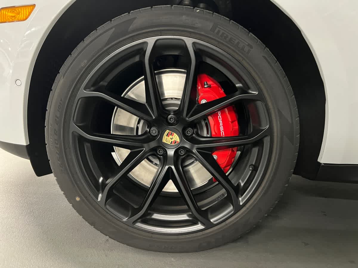2025 Porsche Macan GTS - Photo 8
