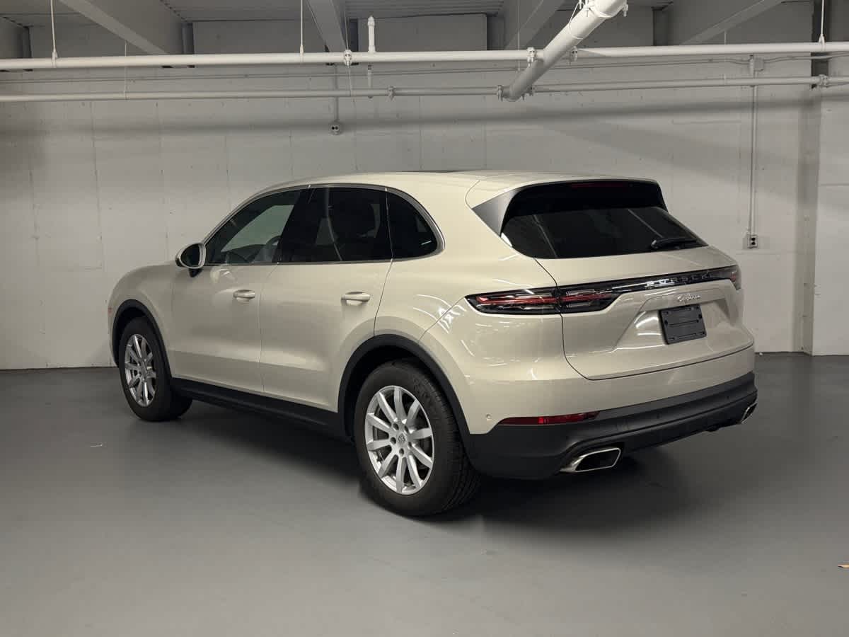 2023 Porsche Cayenne Platinum Edition photo 3