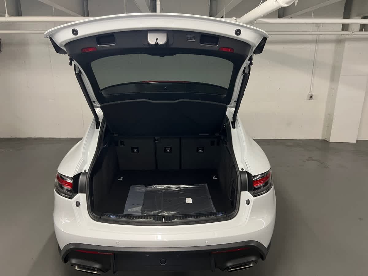 new 2026 Porsche Macan car