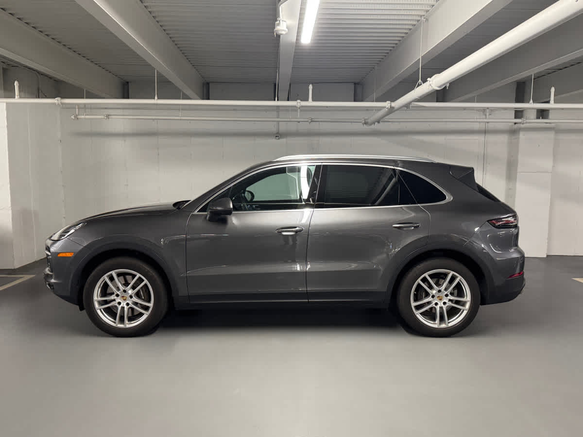 2023 Porsche Cayenne Platinum Edition photo 2