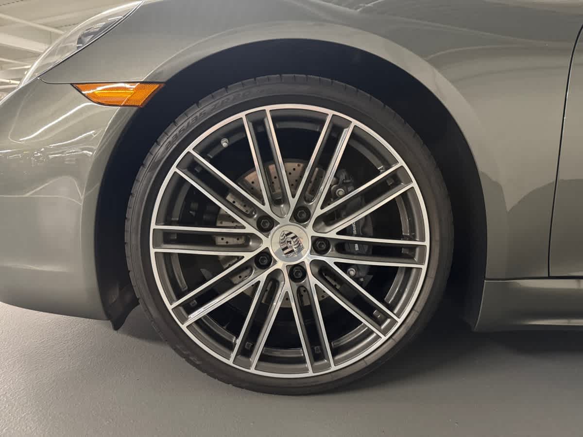 new 2025 Porsche 718 Boxster car