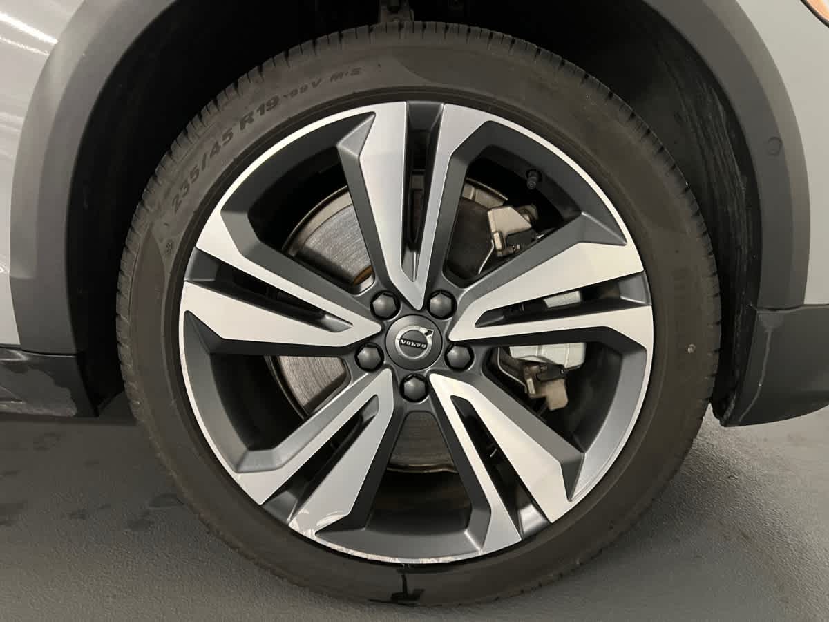 used 2025 Volvo V60 Cross Country car, priced at $37,997