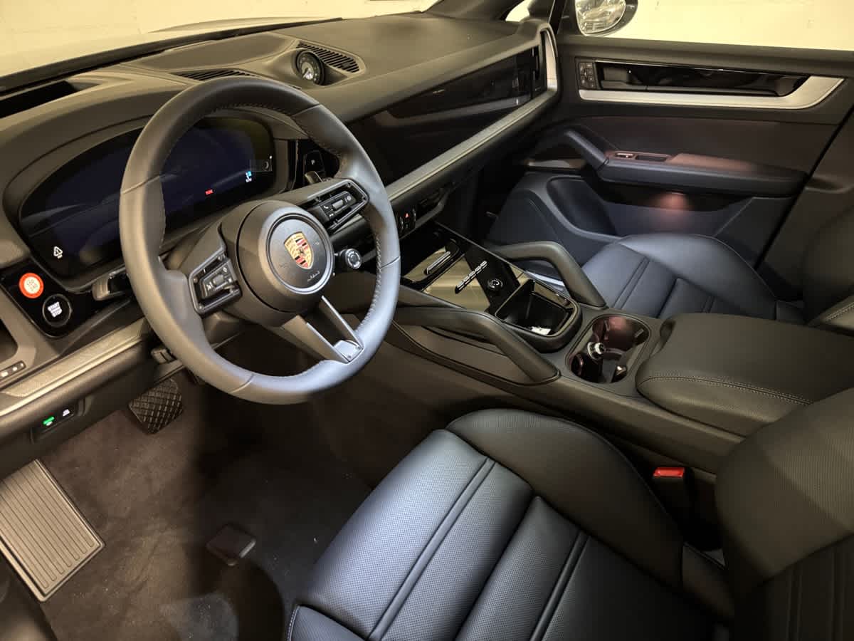 2025 Porsche Cayenne E-Hybrid photo 4