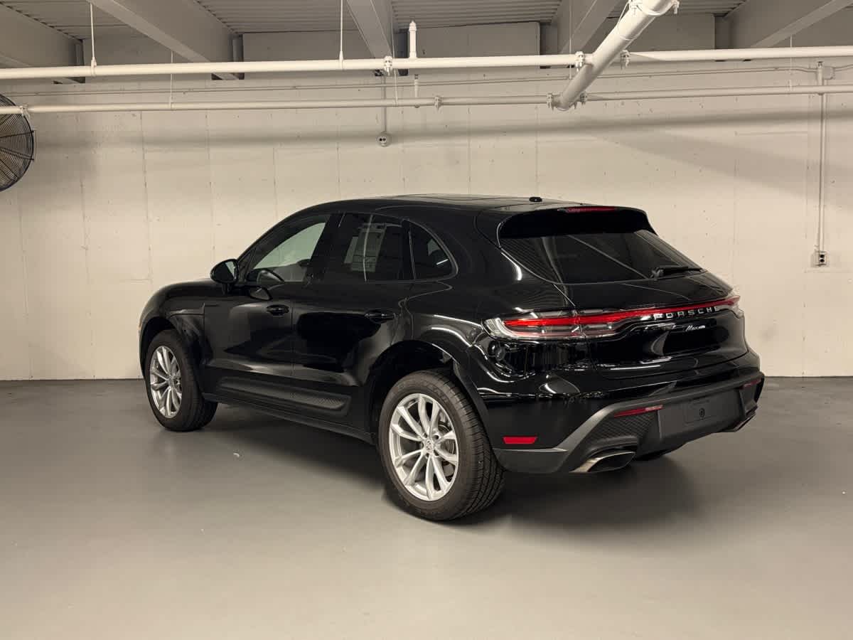 2025 Porsche Macan T photo 3
